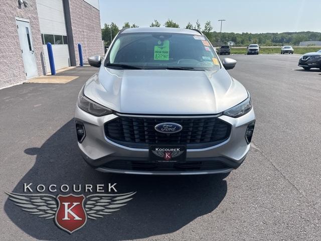 Photo of 2023 Silver Ford Escape
