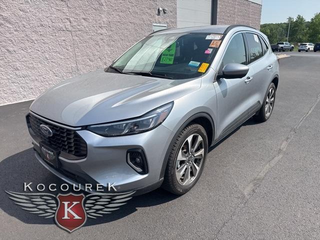 Photo of 2023 Silver Ford Escape