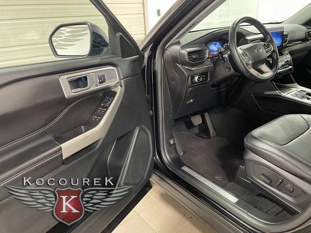 Photo of 2023 Black Ford Explorer