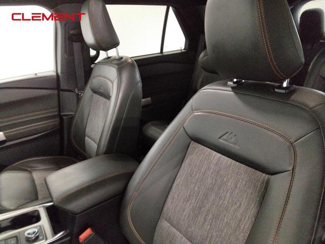 Photo of 2022 Agate Black Metallic Ford Explorer