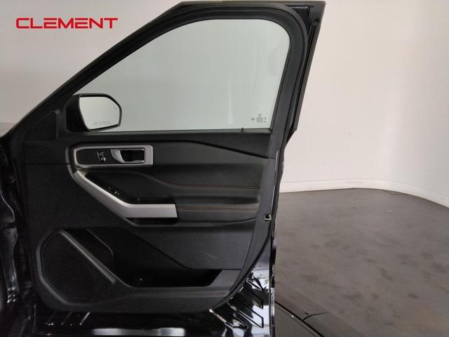 Photo of 2022 Agate Black Metallic Ford Explorer