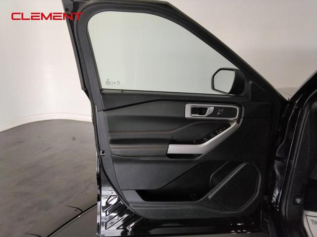 Photo of 2022 Agate Black Metallic Ford Explorer