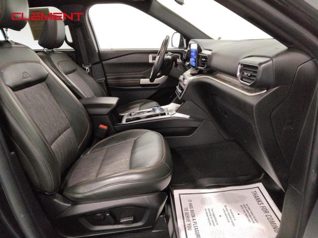 Photo of 2022 Agate Black Metallic Ford Explorer