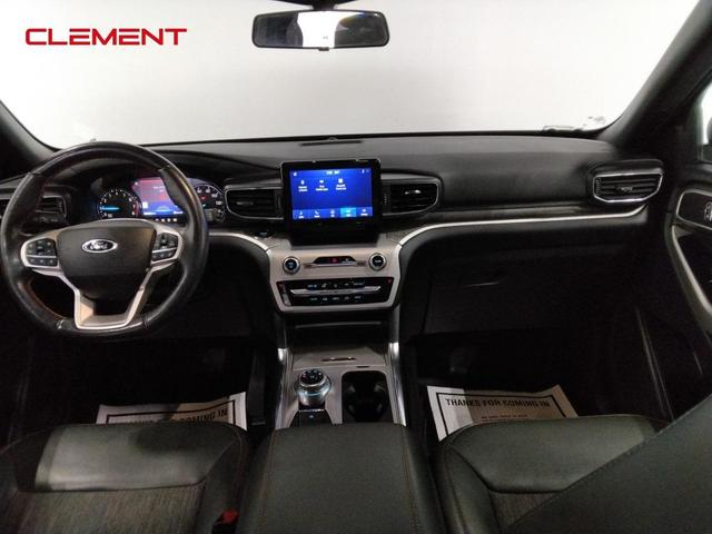 Photo of 2022 Agate Black Metallic Ford Explorer