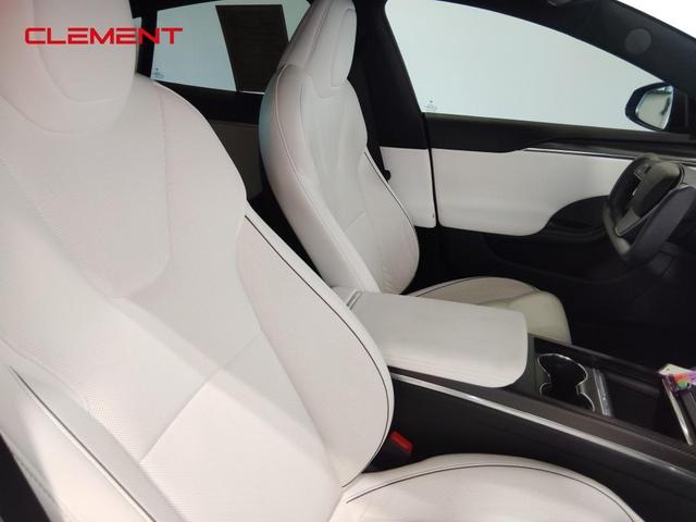 Photo of 2022 Midnight Silver Metallic Tesla Model S
