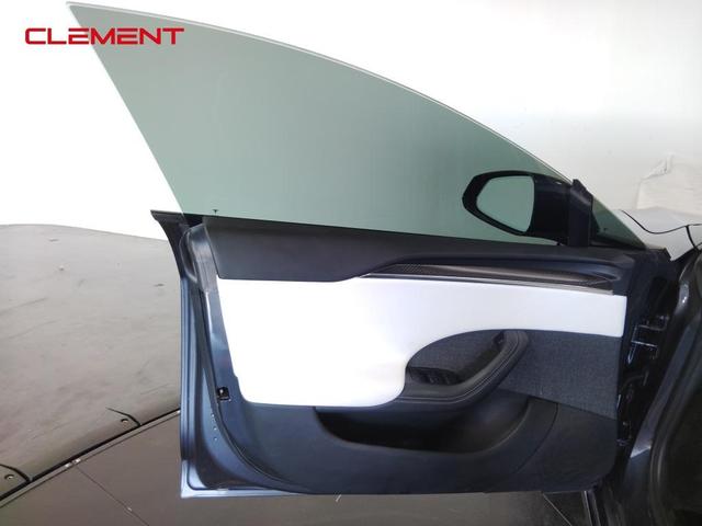 Photo of 2022 Midnight Silver Metallic Tesla Model S