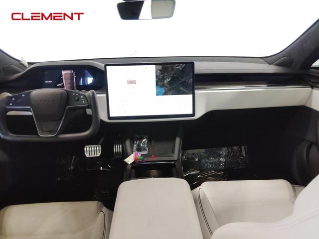 Photo of 2022 Midnight Silver Metallic Tesla Model S