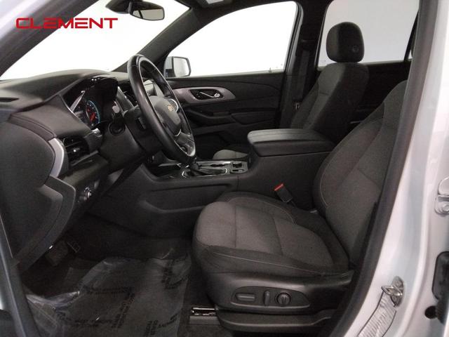 Photo of 2023 Summit White Chevrolet Traverse