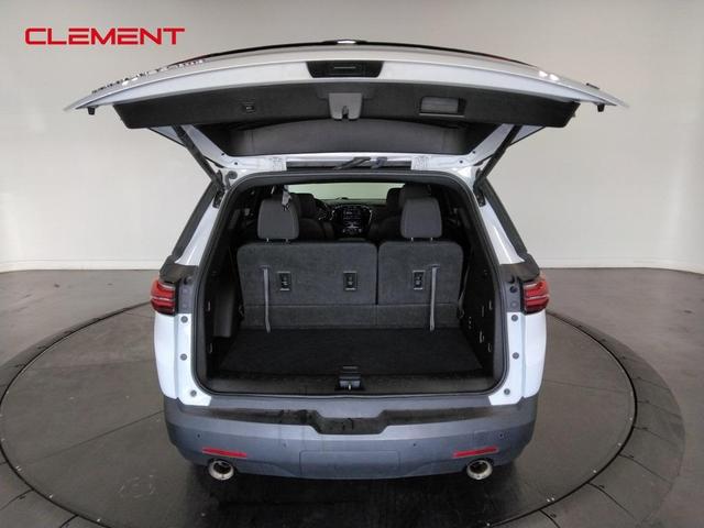 Photo of 2023 Summit White Chevrolet Traverse