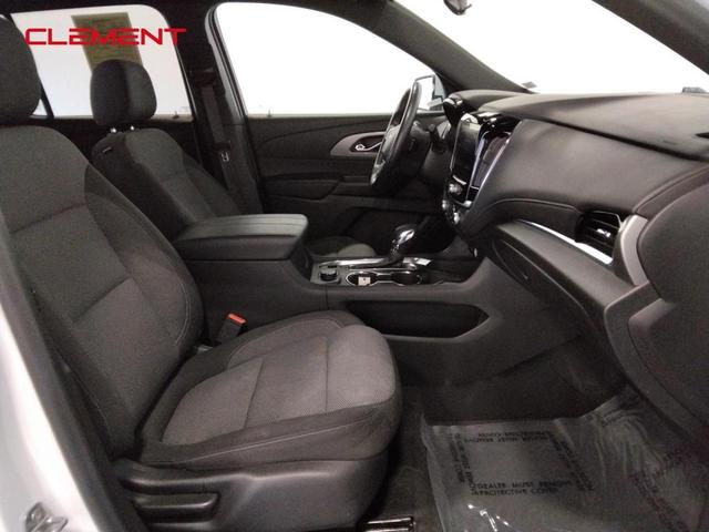 Photo of 2023 Summit White Chevrolet Traverse