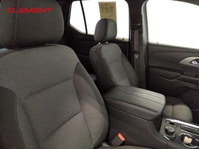 Photo of 2023 Summit White Chevrolet Traverse