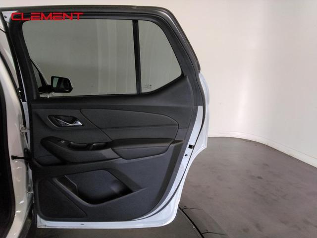 Photo of 2023 Summit White Chevrolet Traverse