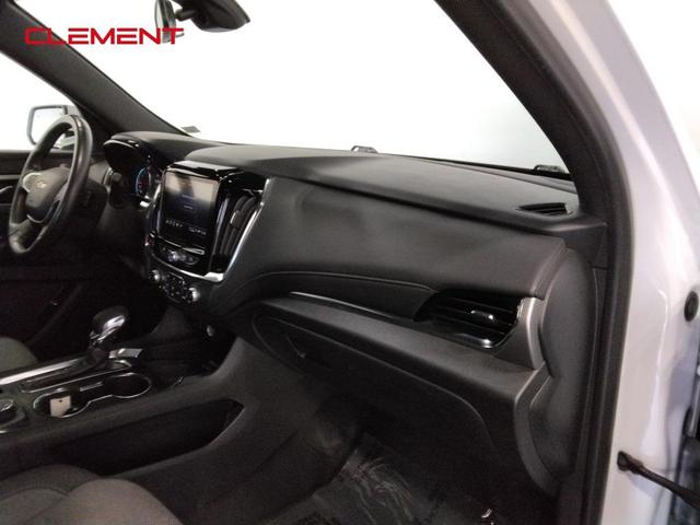 Photo of 2023 Summit White Chevrolet Traverse