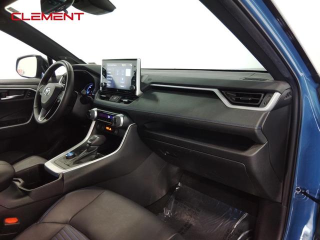 Photo of 2022 Blue Toyota RAV4 Hybrid