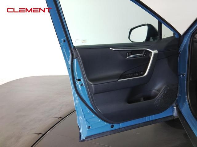 Photo of 2022 Blue Toyota RAV4 Hybrid