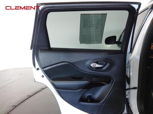 Photo of 2021 Bright White Clearcoat Jeep Cherokee