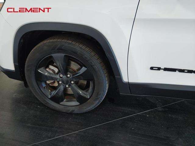 Photo of 2021 Bright White Clearcoat Jeep Cherokee