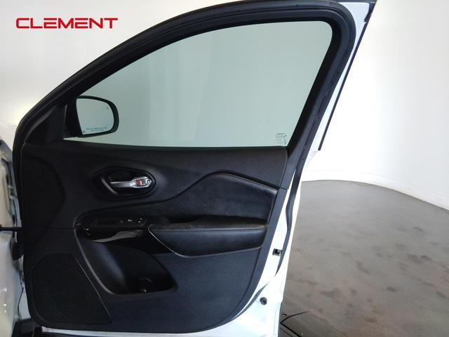 Photo of 2021 Bright White Clearcoat Jeep Cherokee
