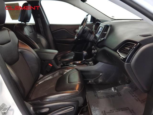 Photo of 2021 Bright White Clearcoat Jeep Cherokee