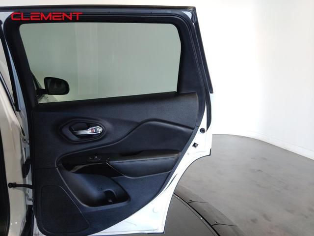 Photo of 2021 Bright White Clearcoat Jeep Cherokee