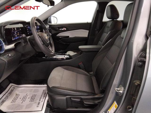 Photo of 2024 Sterling Gray Metallic Chevrolet Trax