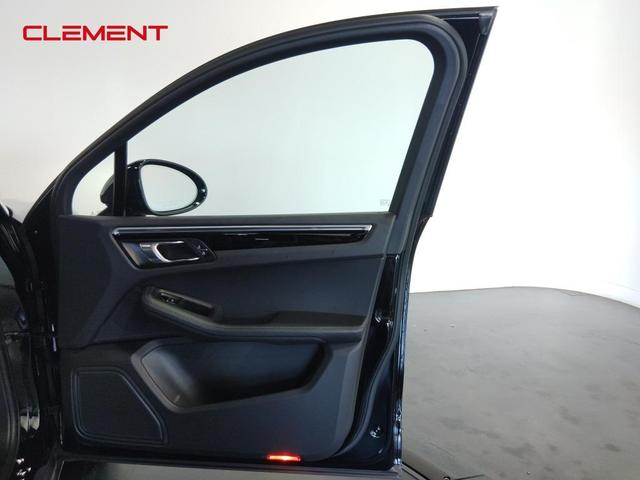 Photo of 2022 Black Porsche Macan