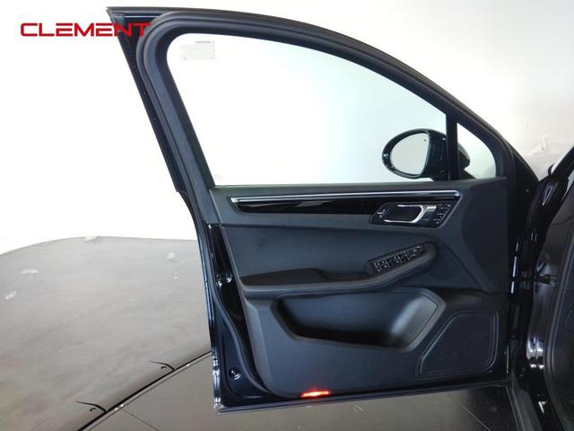 Photo of 2022 Black Porsche Macan