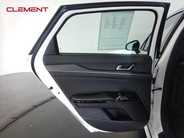 Photo of 2025 Snow White Pearl Kia K5