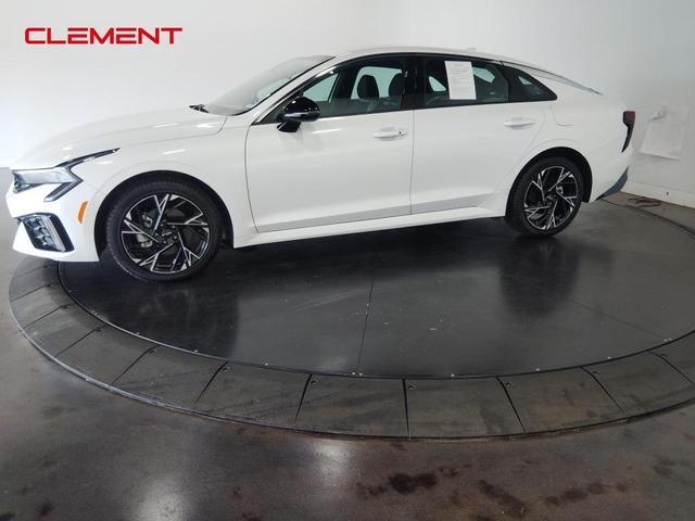 Photo of 2025 Snow White Pearl Kia K5
