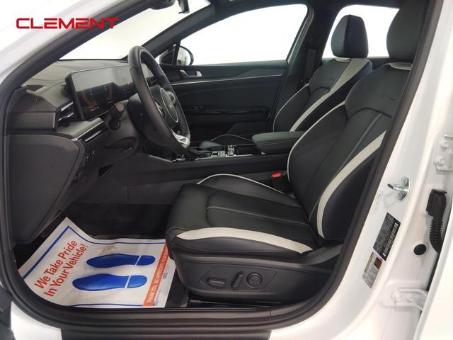 Photo of 2025 Snow White Pearl Kia K5