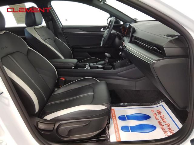Photo of 2025 Snow White Pearl Kia K5