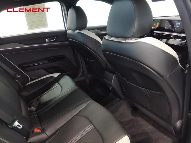 Photo of 2025 Snow White Pearl Kia K5