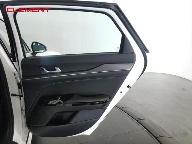 Photo of 2025 Snow White Pearl Kia K5
