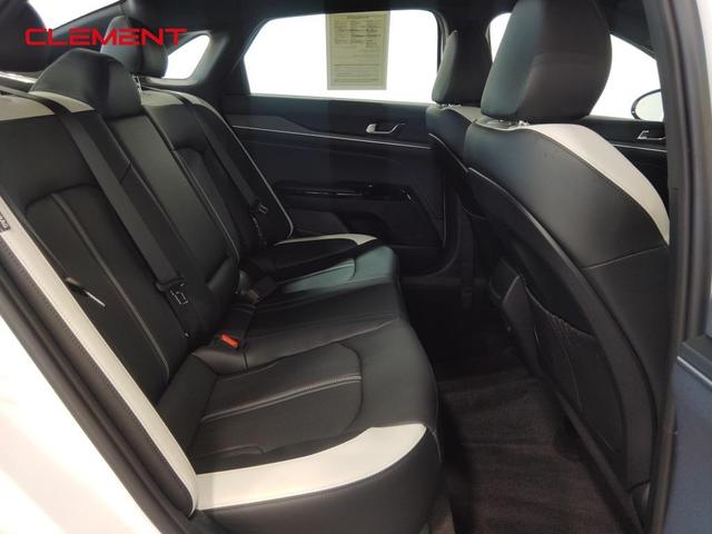 Photo of 2025 Snow White Pearl Kia K5