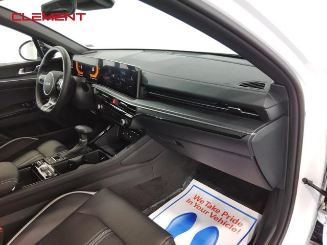 Photo of 2025 Snow White Pearl Kia K5