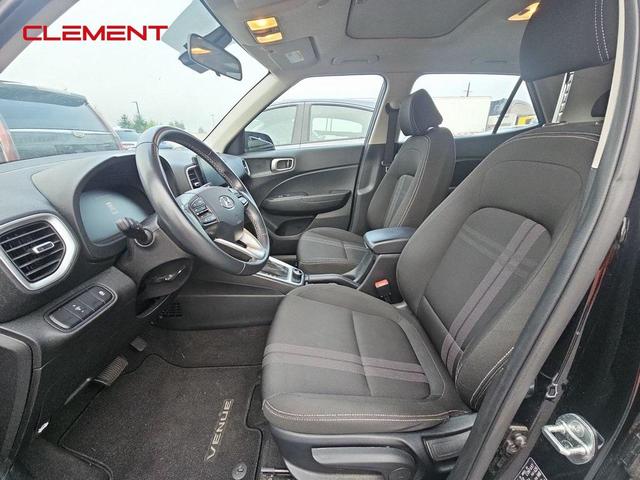 Photo of 2023 Onyx Black Hyundai VENUE