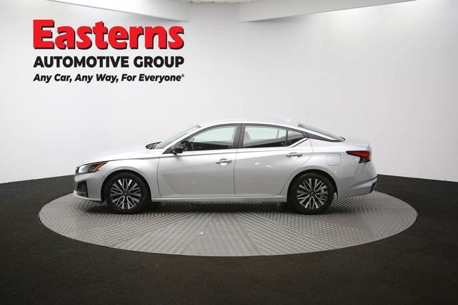 Photo of 2023 Brilliant Silver Metallic Nissan Altima