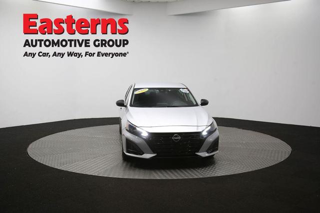 Photo of 2023 Brilliant Silver Metallic Nissan Altima