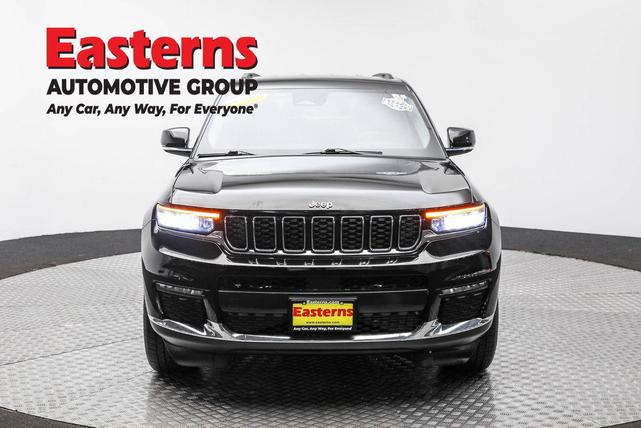 Photo of 2021 Diamond Black Crystal Pearlcoat Jeep Grand Cherokee L