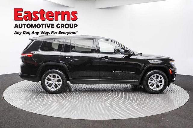 Photo of 2021 Diamond Black Crystal Pearlcoat Jeep Grand Cherokee L
