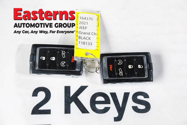 Photo of 2021 Diamond Black Crystal Pearlcoat Jeep Grand Cherokee L