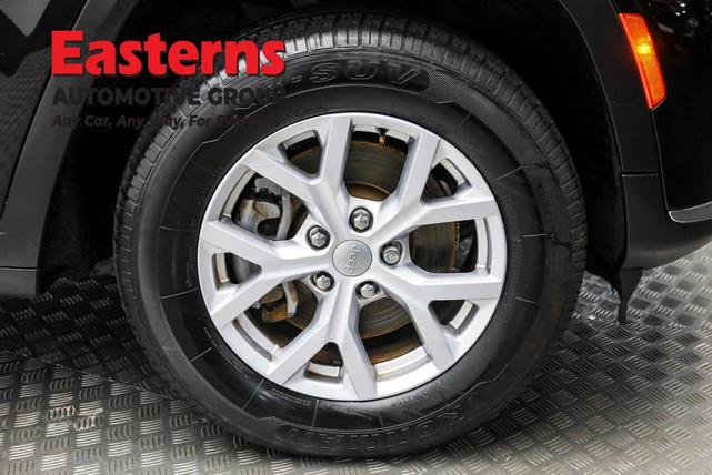 Photo of 2021 Diamond Black Crystal Pearlcoat Jeep Grand Cherokee L