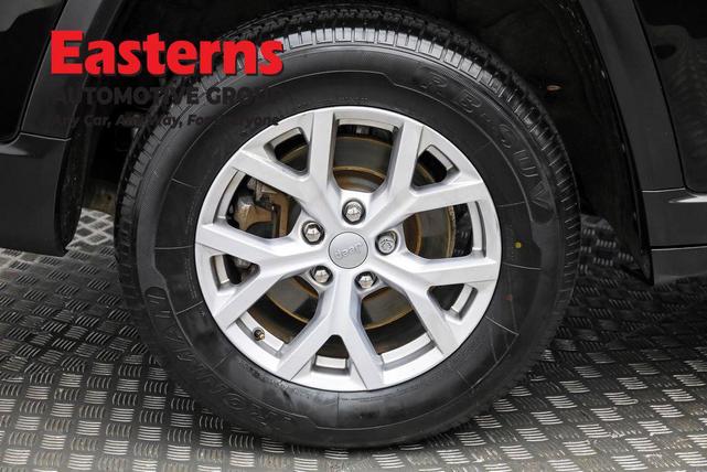 Photo of 2021 Diamond Black Crystal Pearlcoat Jeep Grand Cherokee L