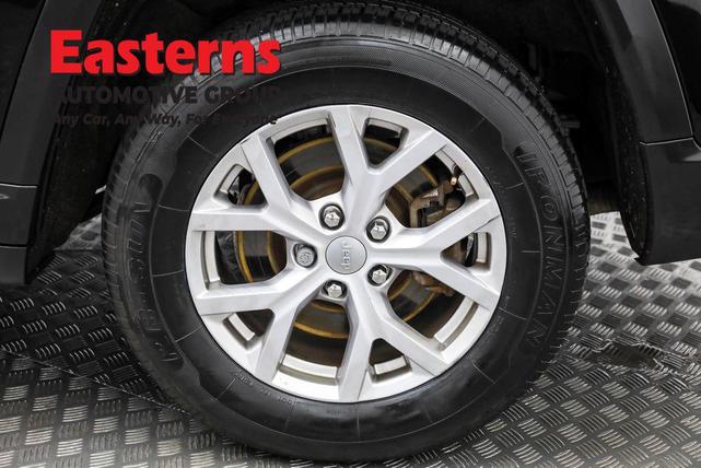 Photo of 2021 Diamond Black Crystal Pearlcoat Jeep Grand Cherokee L