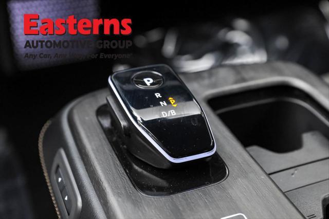 Photo of 2023 Brilliant Silver Metallic/Black Diamond Pearl Nissan ARIYA