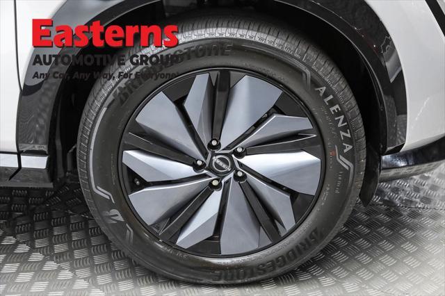 Photo of 2023 Brilliant Silver Metallic/Black Diamond Pearl Nissan ARIYA