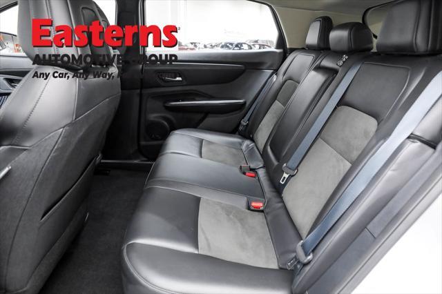 Photo of 2023 Brilliant Silver Metallic/Black Diamond Pearl Nissan ARIYA