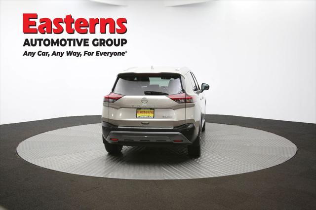 Photo of 2022 Champagne Silver Metallic Nissan Rogue