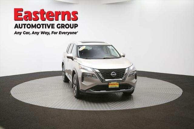 Photo of 2022 Champagne Silver Metallic Nissan Rogue