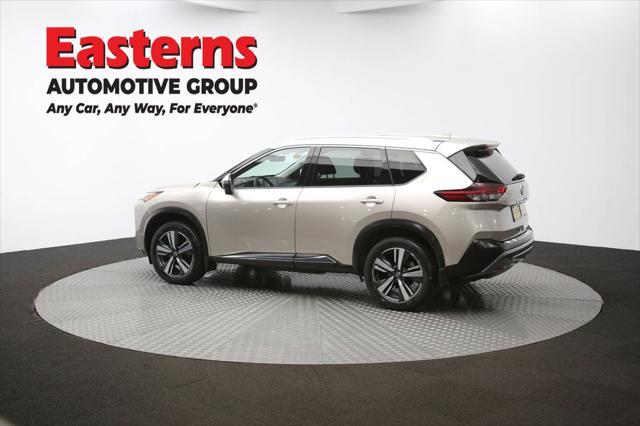 Photo of 2022 Champagne Silver Metallic Nissan Rogue